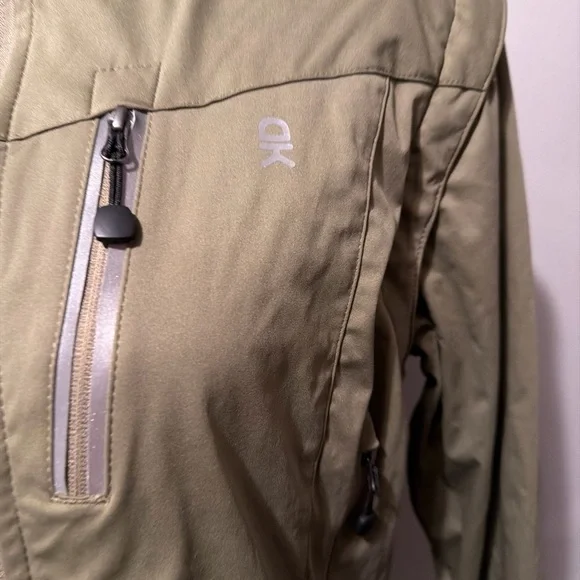 women's lightweight softshell hiking jacket with detachable sleeves and hood - Picture 3 of 7